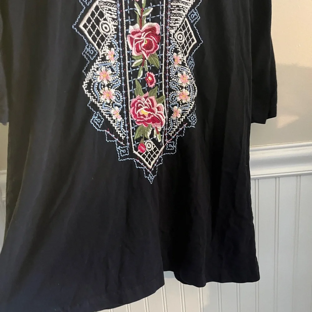 Johnny Was JW Los Angeles Embroidered Tunic Top, Small, Black